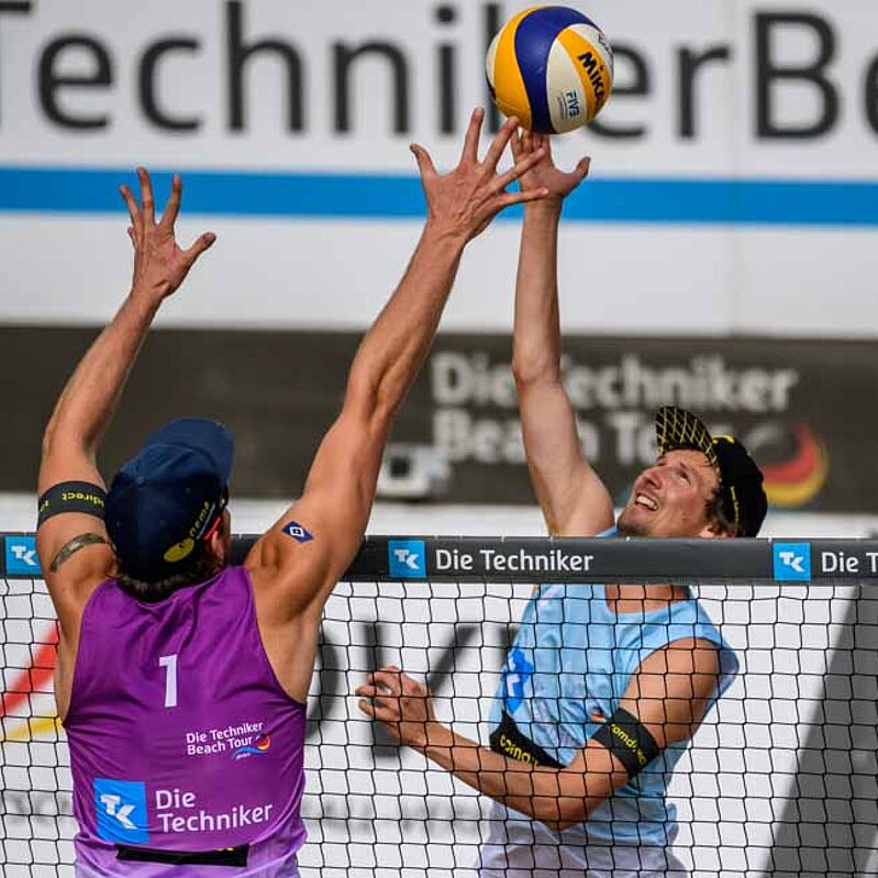 Jonas Schröder Beach-Volleyball Shotangriff bei Deutschen Meisterschaften in Timmendorfer Strand Harter Schlag/Shot/Poke