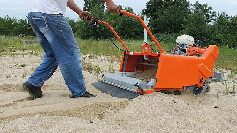 Sandreinigung im Beach-Volleyball